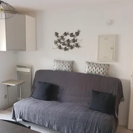 Charmant T2 Proche Plage Quartier Paisible Avec Balcon Parking * Sanary-sur-Mer