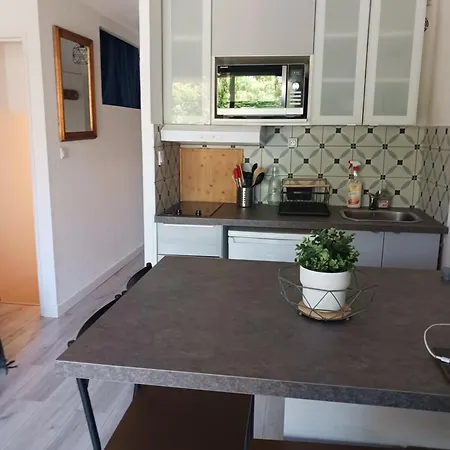 דירה T2 Proche Quartier Paisible Avec Balcon Parking