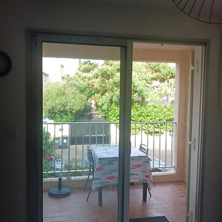 Charmant T2 Proche Plage Quartier Paisible Avec Balcon Parking Lägenhet Sanary-sur-Mer